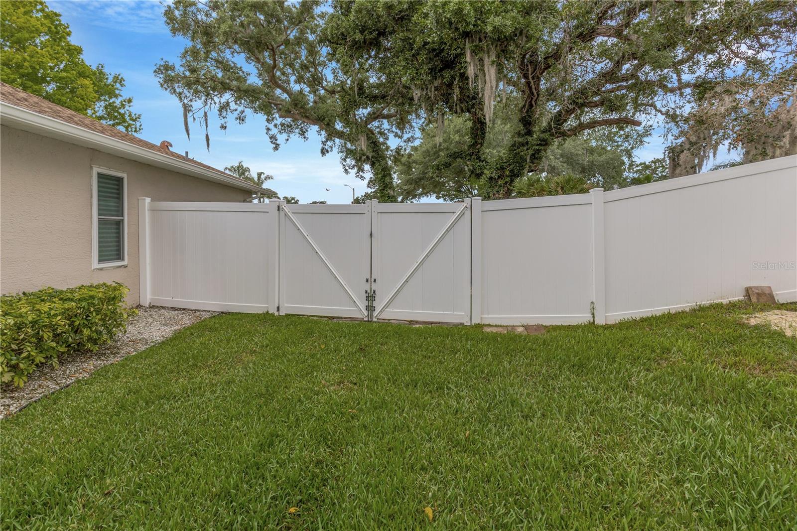 727 HIDDEN LAKE DR — photo 48