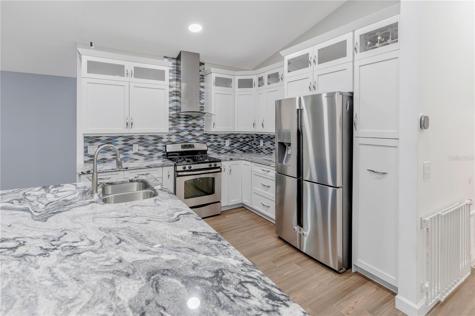 727 HIDDEN LAKE DR — photo 14