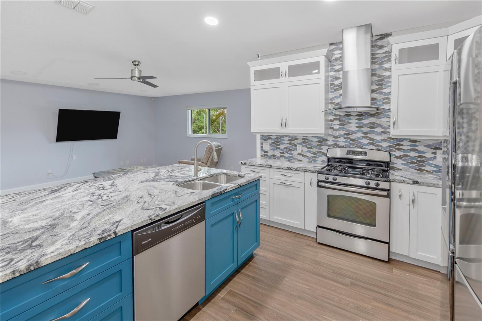 727 HIDDEN LAKE DR — photo 13