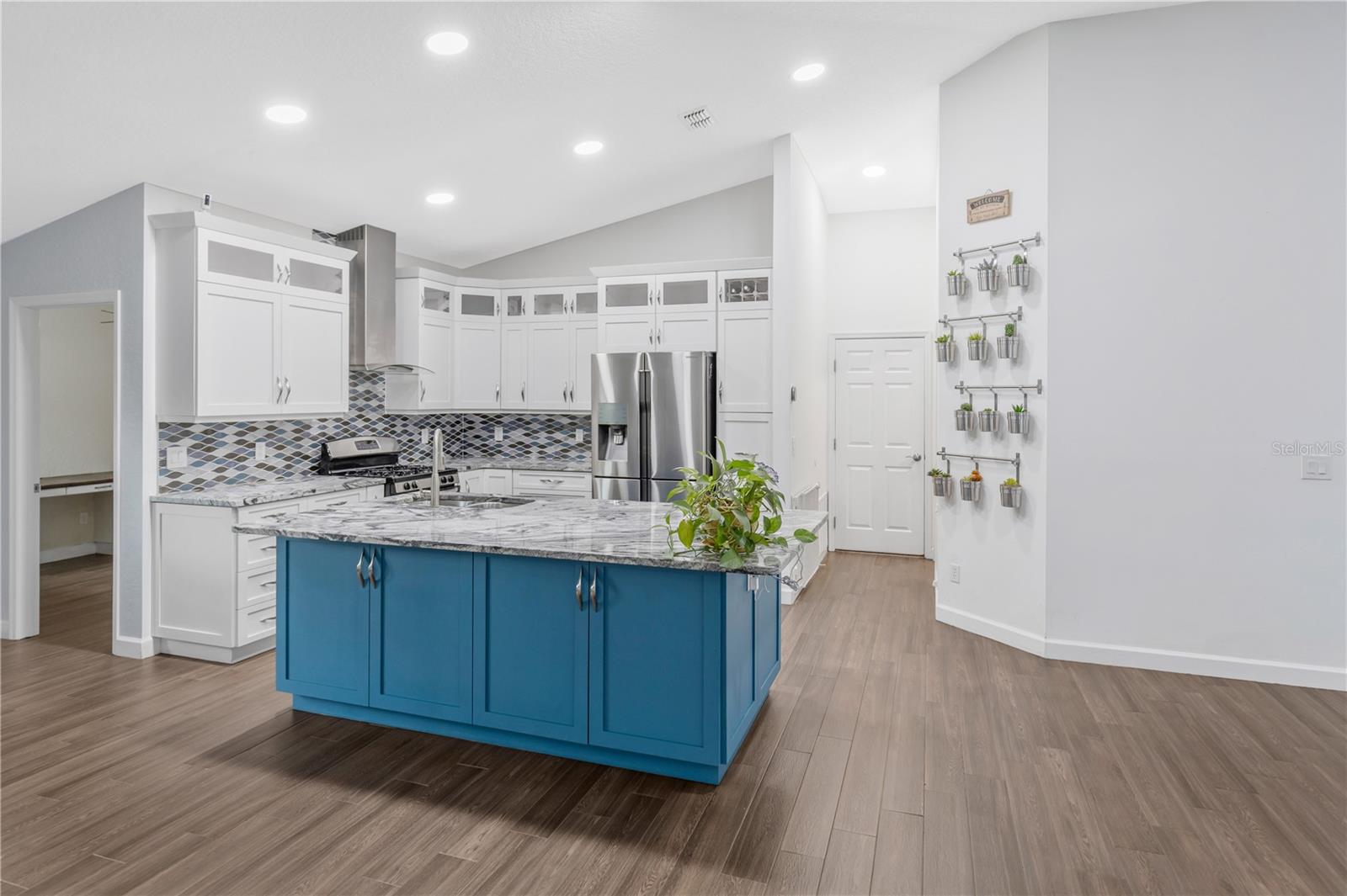 727 HIDDEN LAKE DR — photo 11