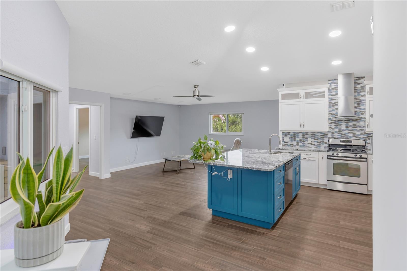 727 HIDDEN LAKE DR — photo 10