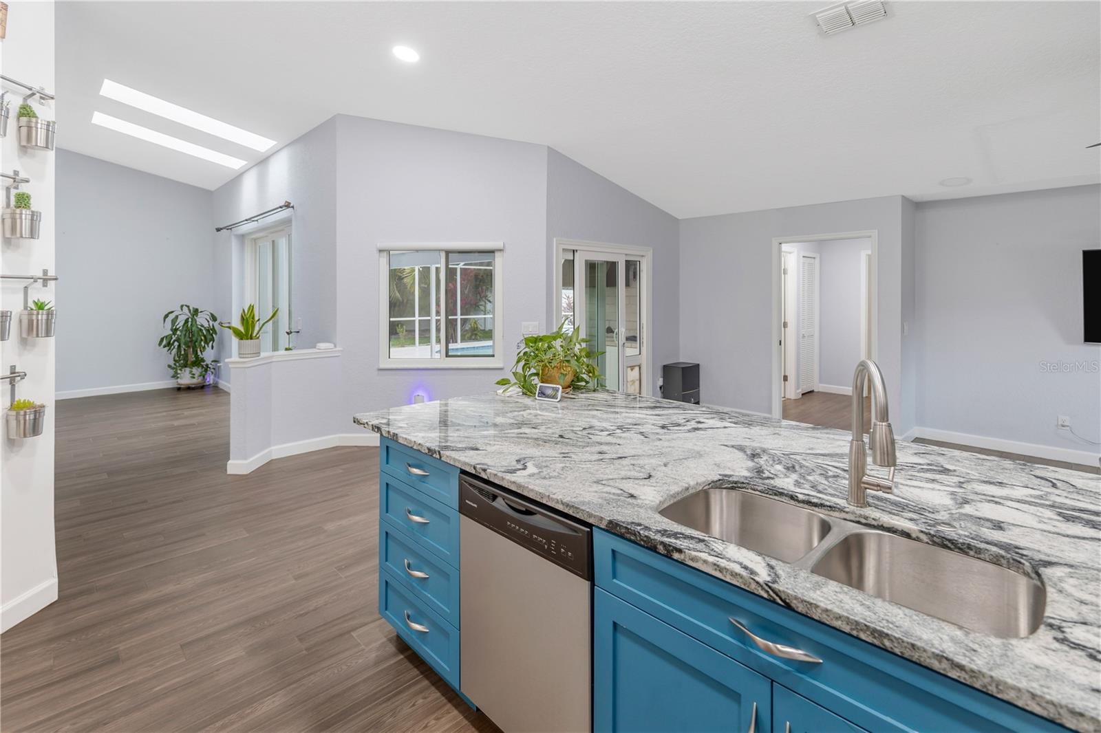 727 HIDDEN LAKE DR — photo 15