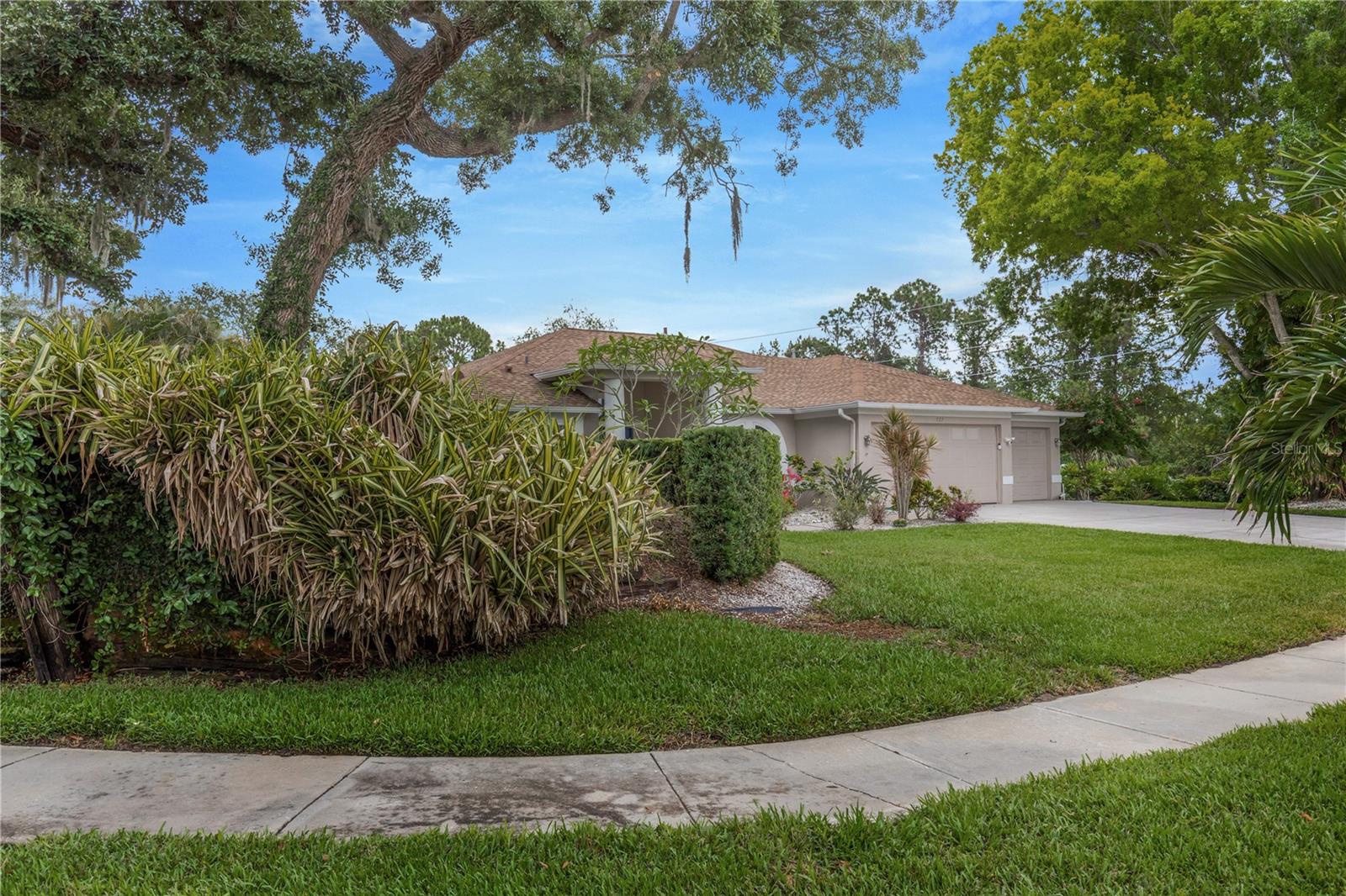 727 HIDDEN LAKE DR — photo 3