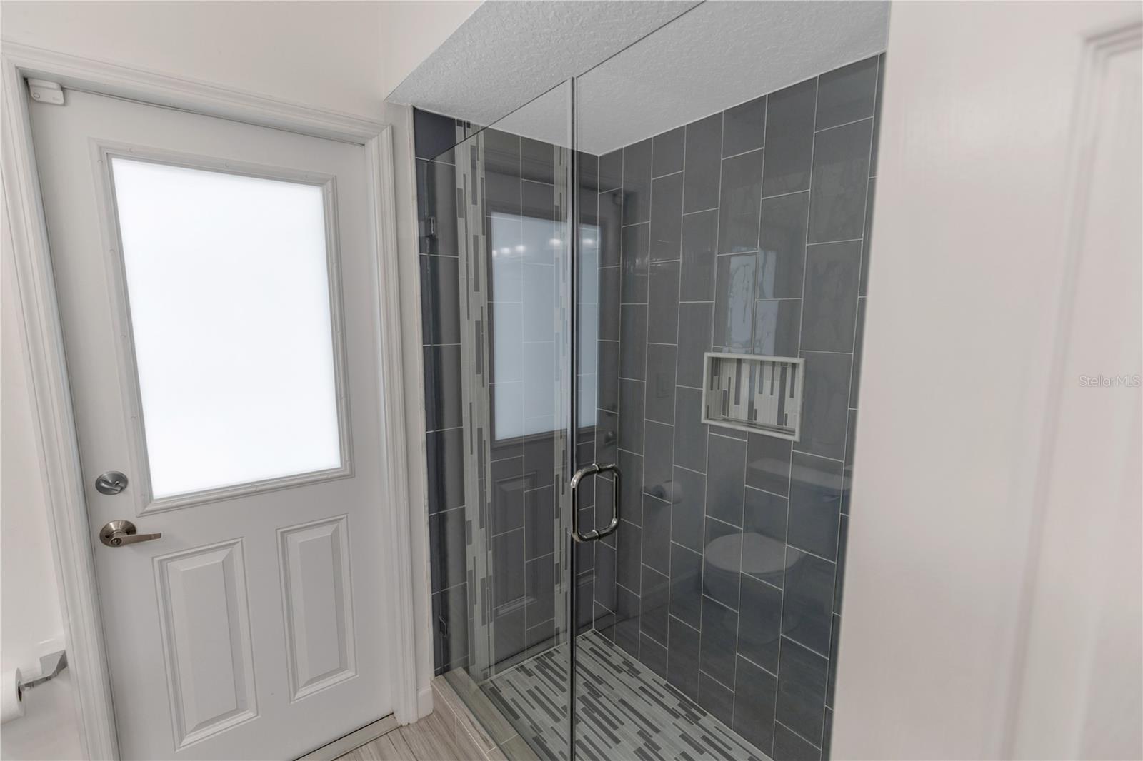 727 HIDDEN LAKE DR — photo 25
