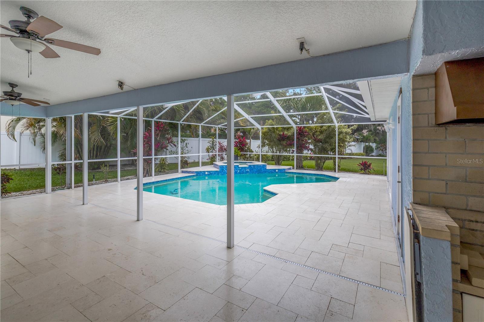 727 HIDDEN LAKE DR — photo 38