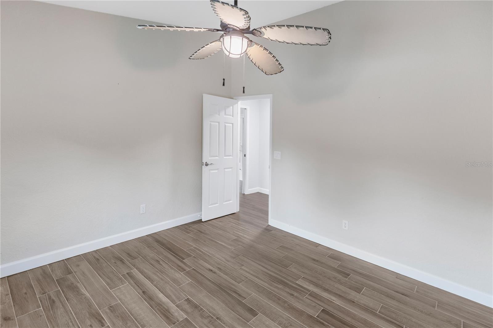 727 HIDDEN LAKE DR — photo 23