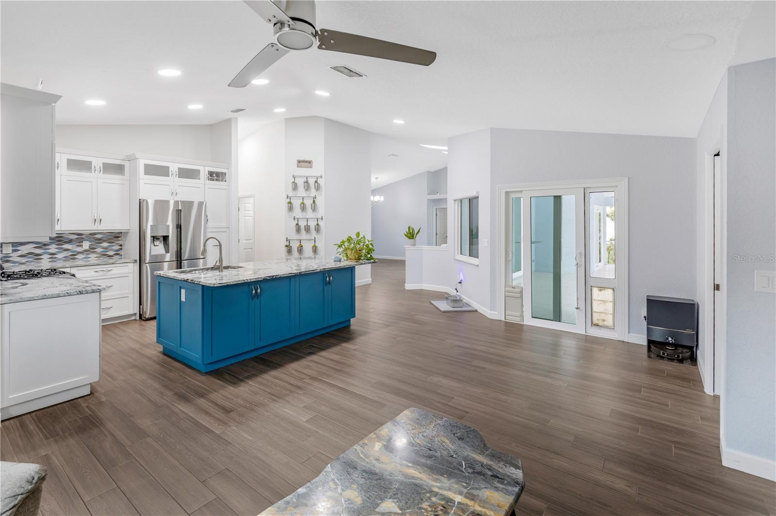 727 HIDDEN LAKE DR — photo 16