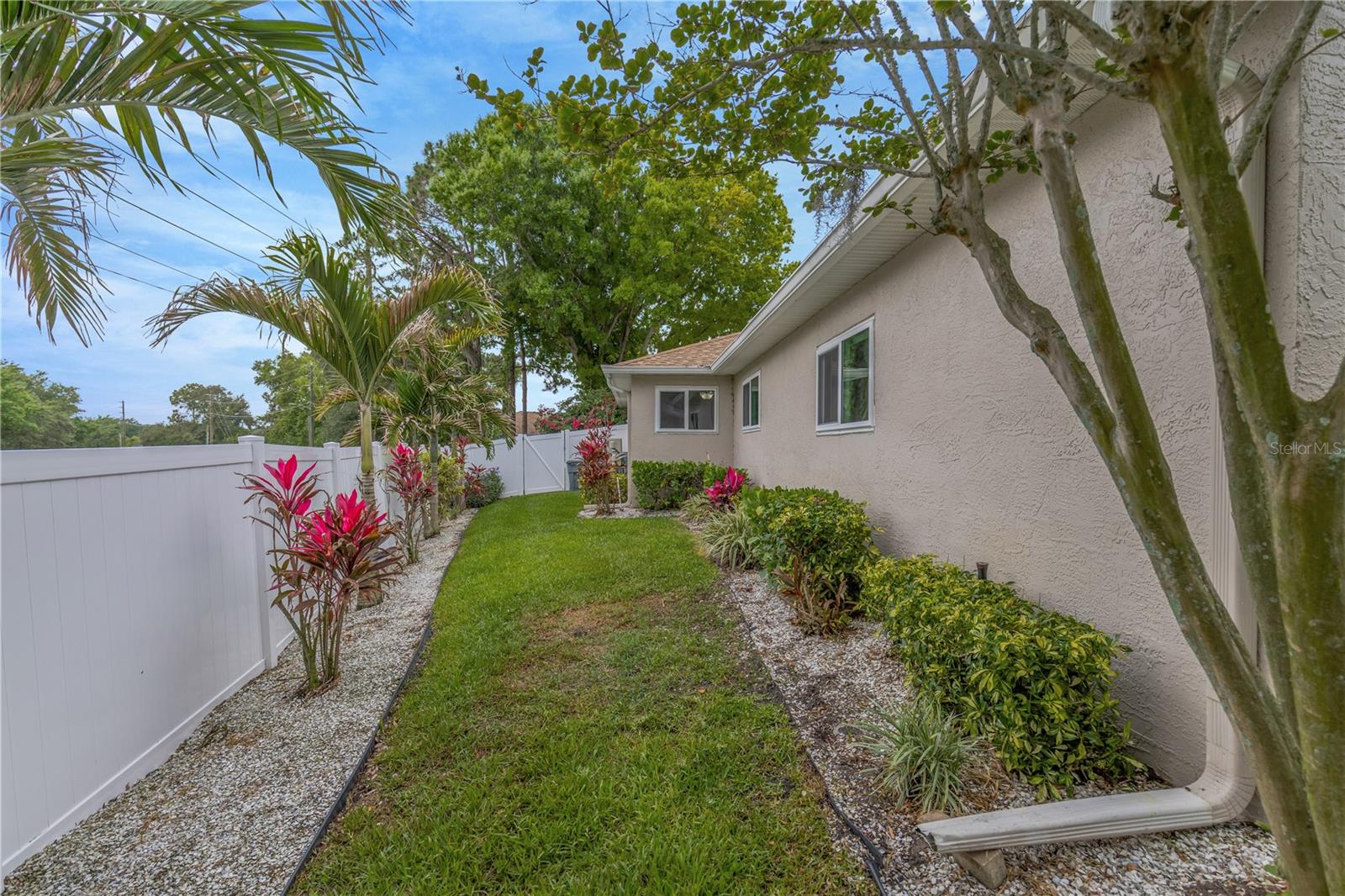 727 HIDDEN LAKE DR — photo 45
