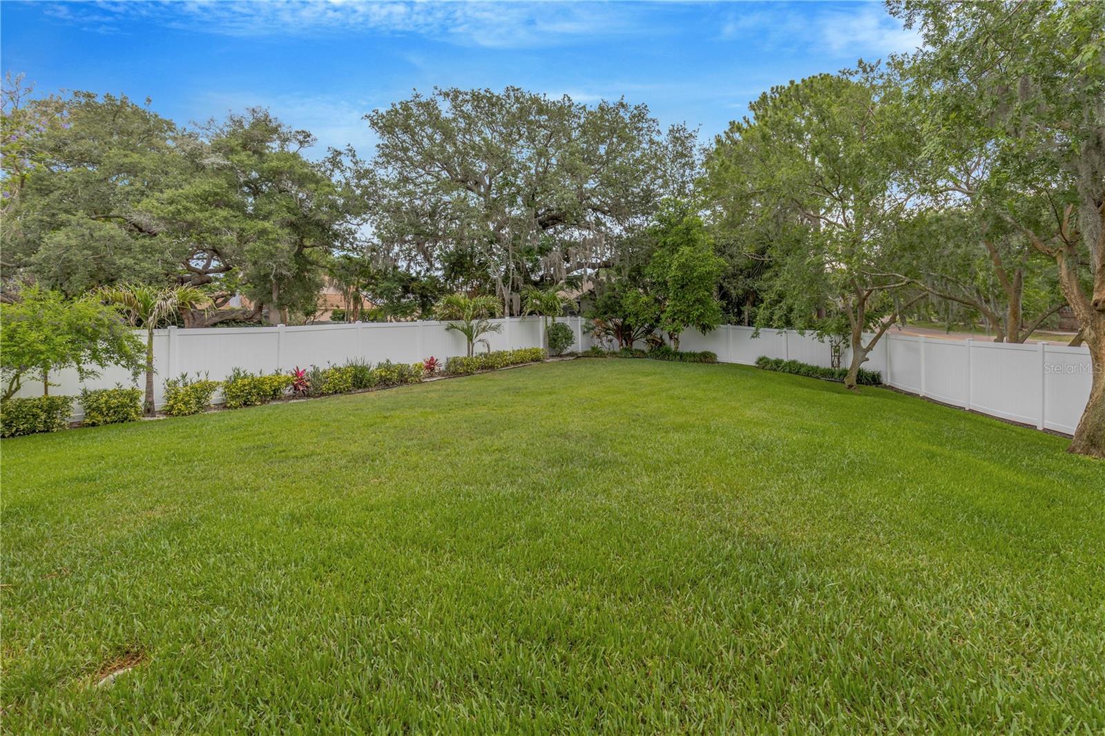 727 HIDDEN LAKE DR — photo 44