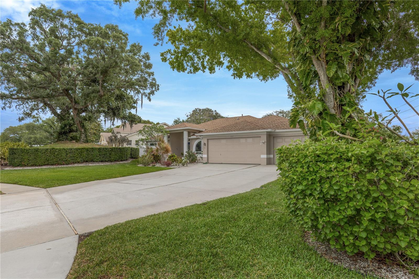 727 HIDDEN LAKE DR — photo 2