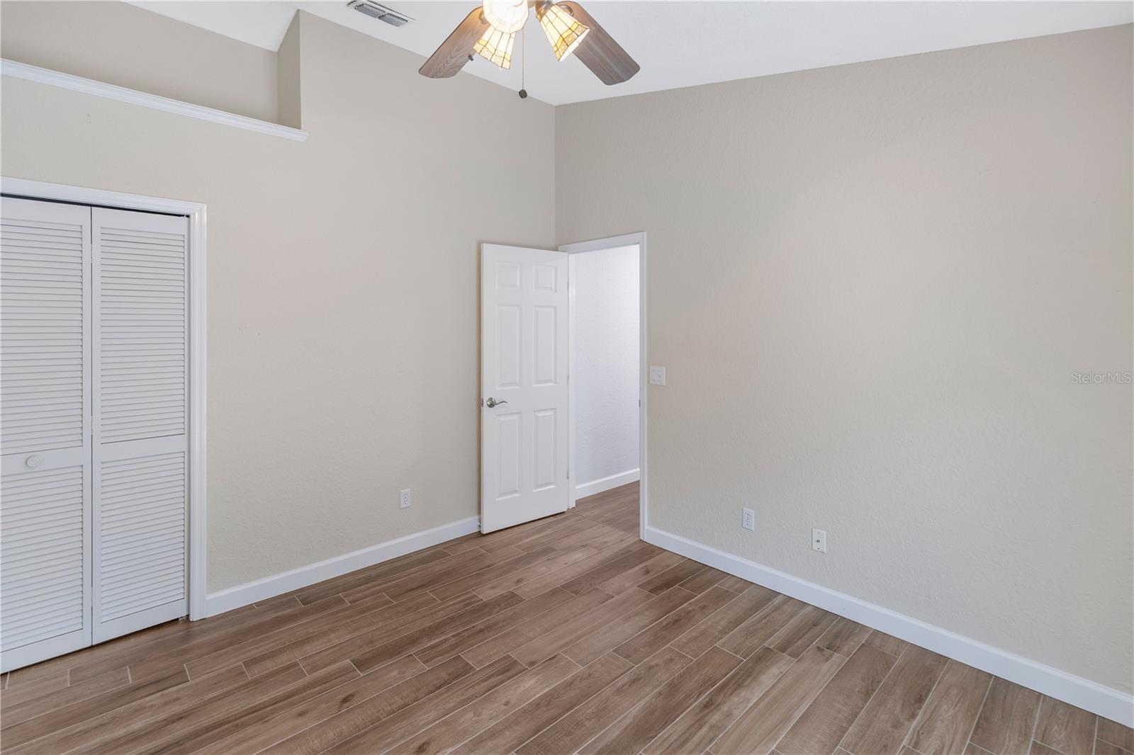 727 HIDDEN LAKE DR — photo 27