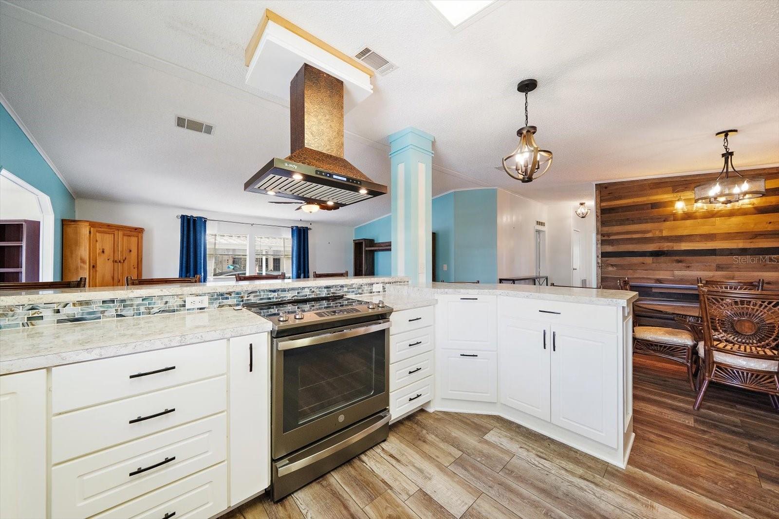 8102 MARIE LN — photo 21