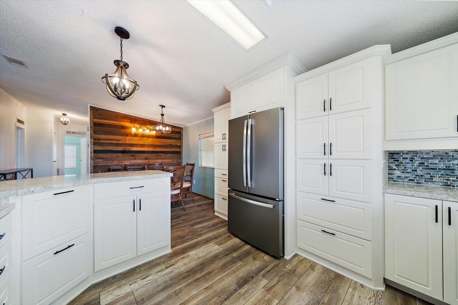 8102 MARIE LN — photo 22