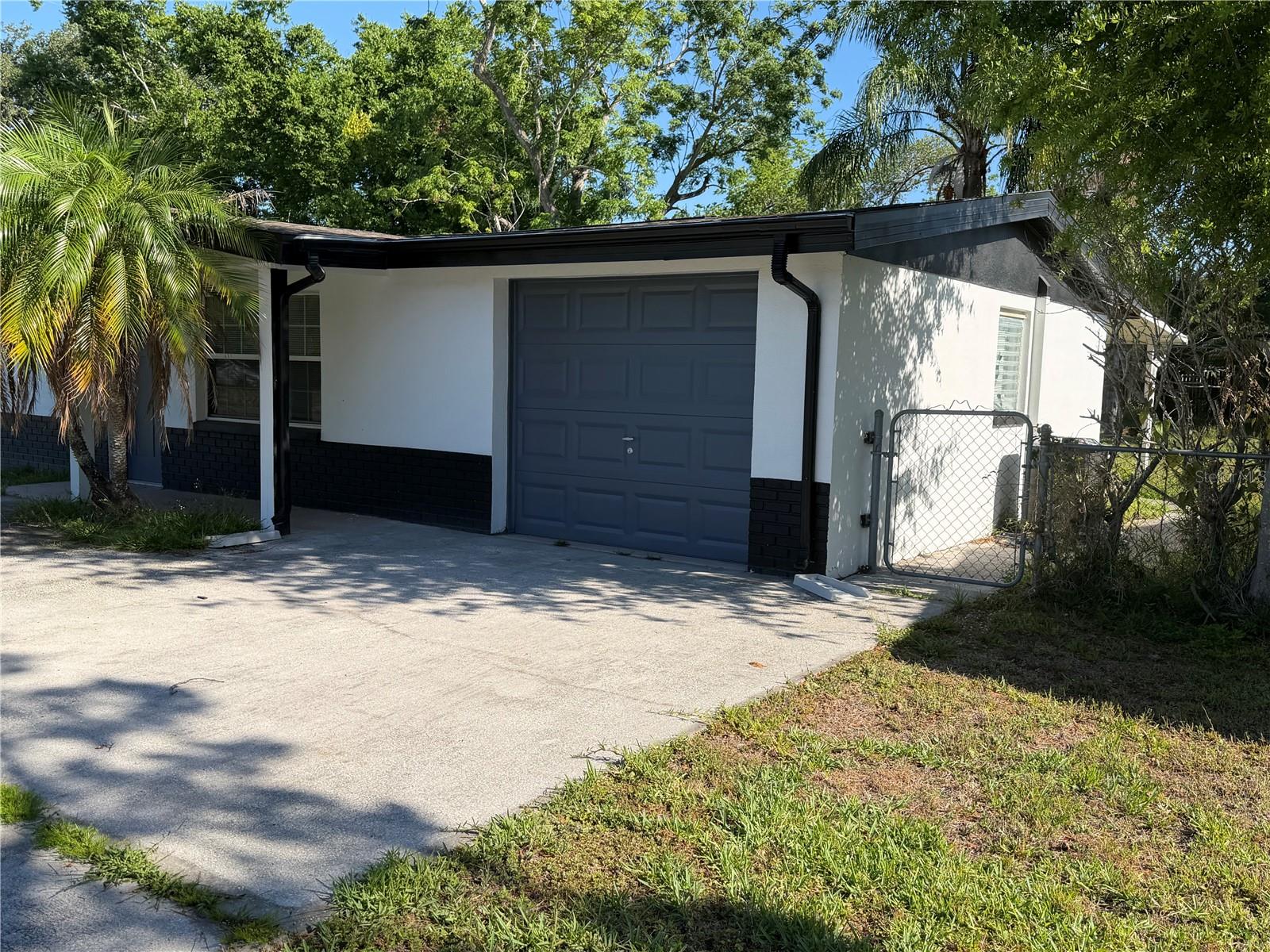 6845 CAROB DR — photo 4