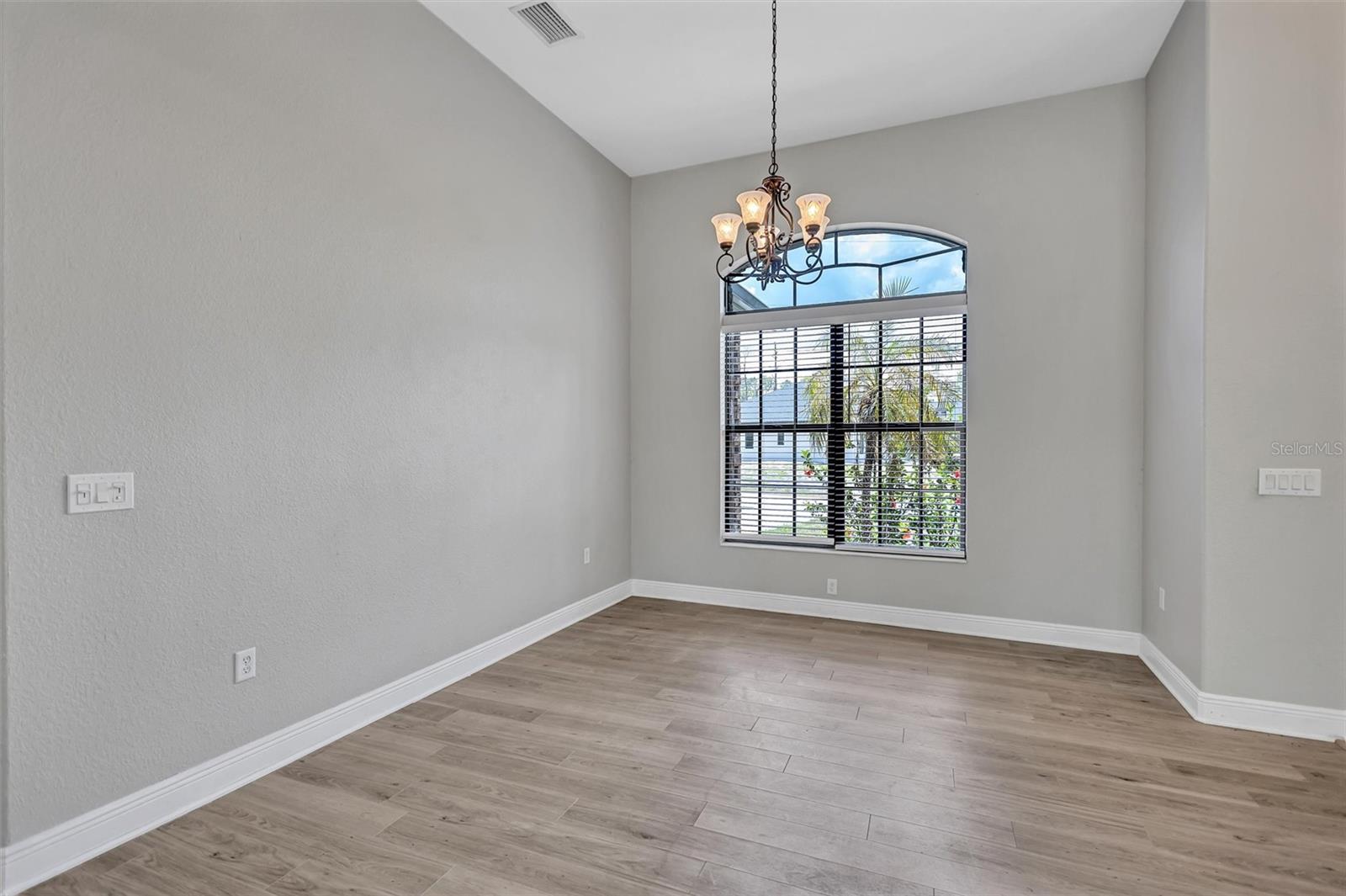 3284 NEWMARK ST — photo 8