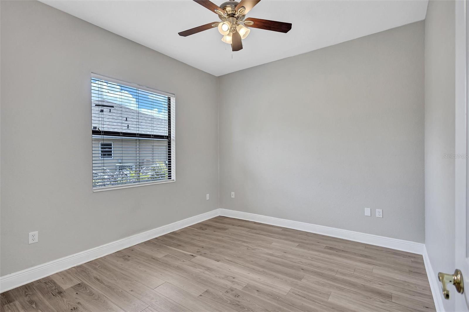 3284 NEWMARK ST — photo 35