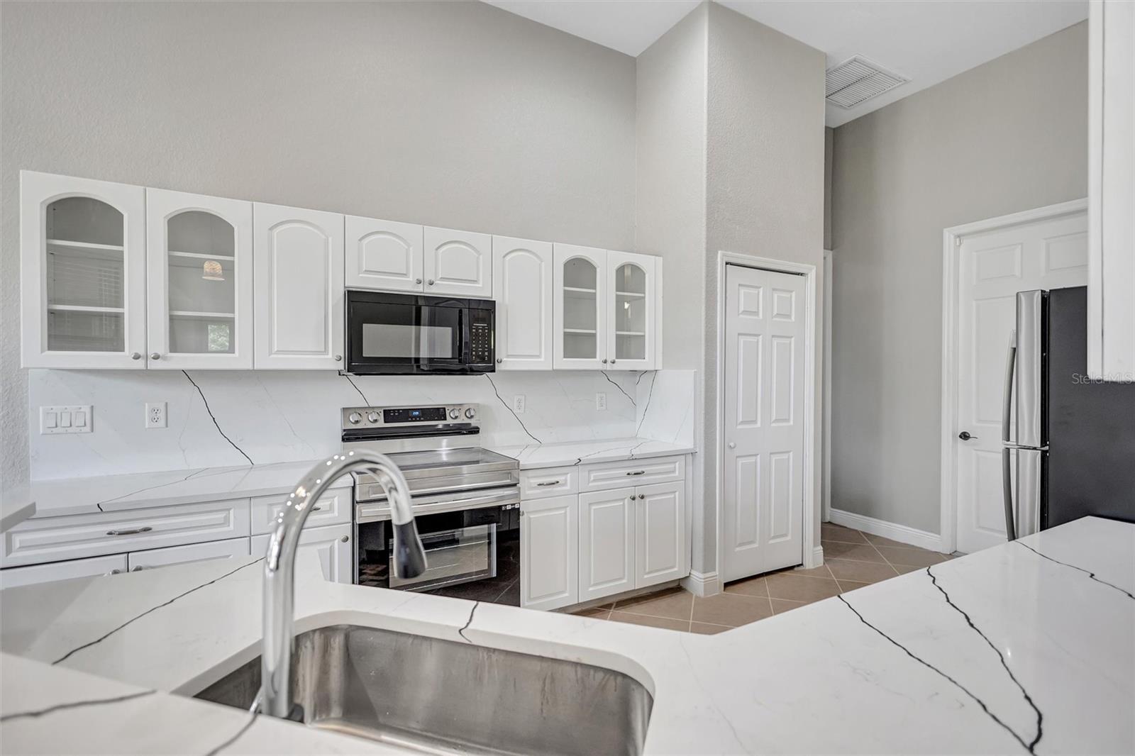 3284 NEWMARK ST — photo 18