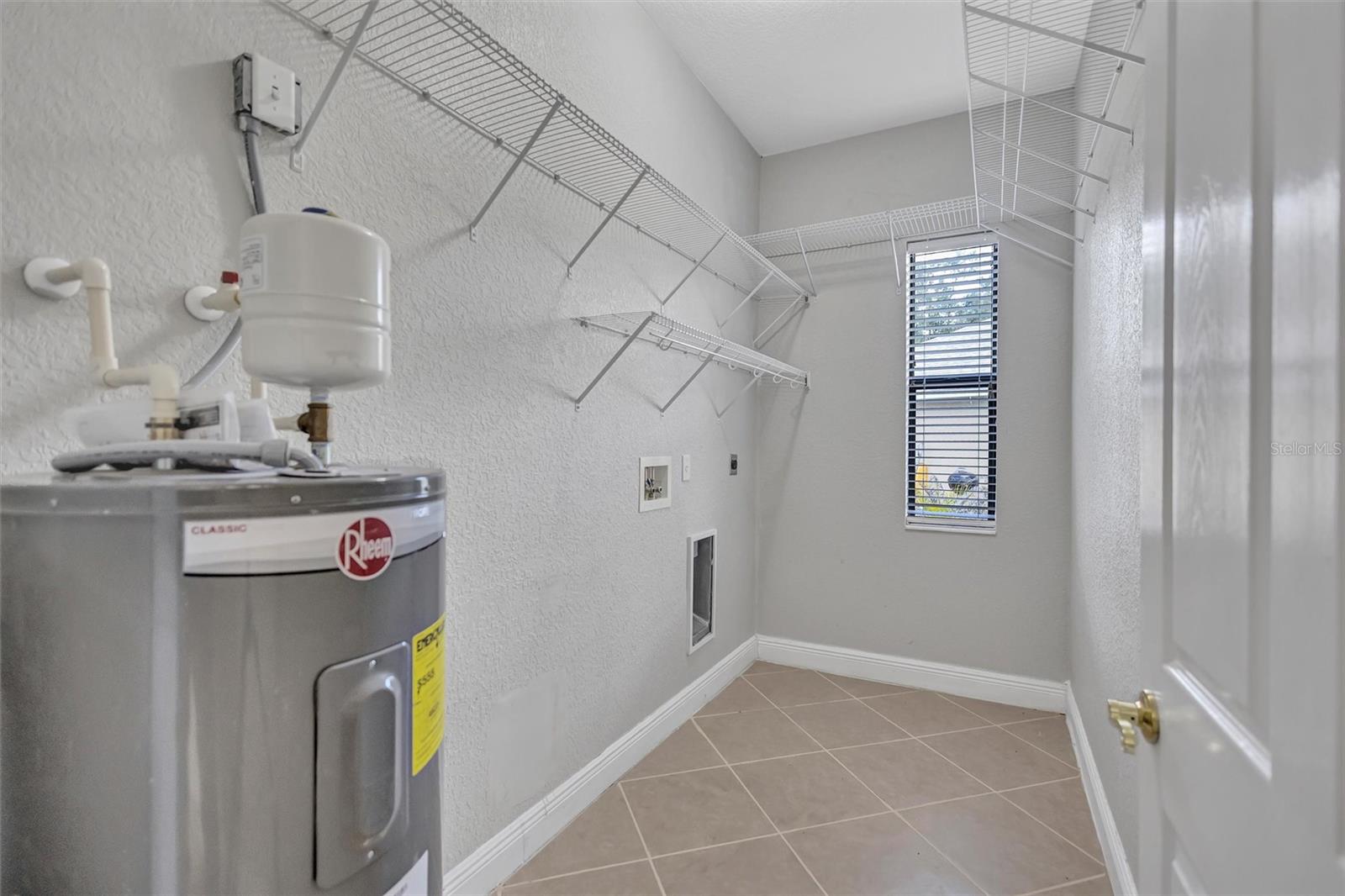 3284 NEWMARK ST — photo 23