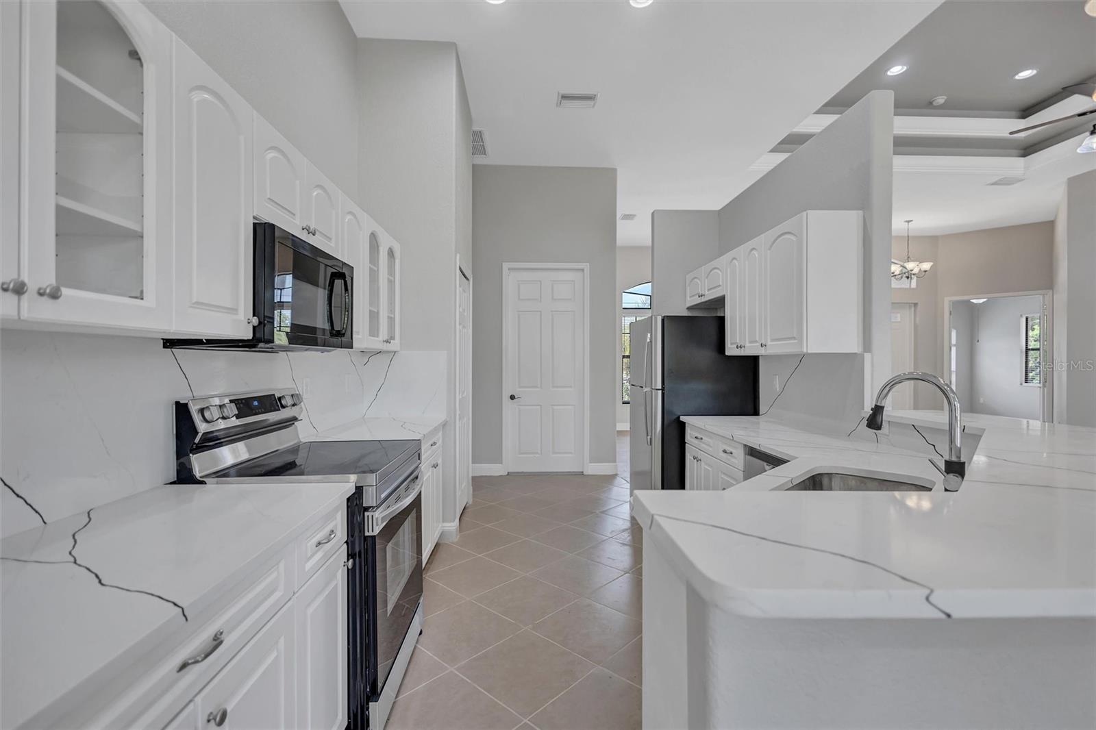 3284 NEWMARK ST — photo 17