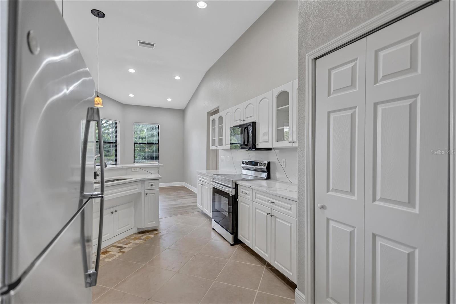 3284 NEWMARK ST — photo 20