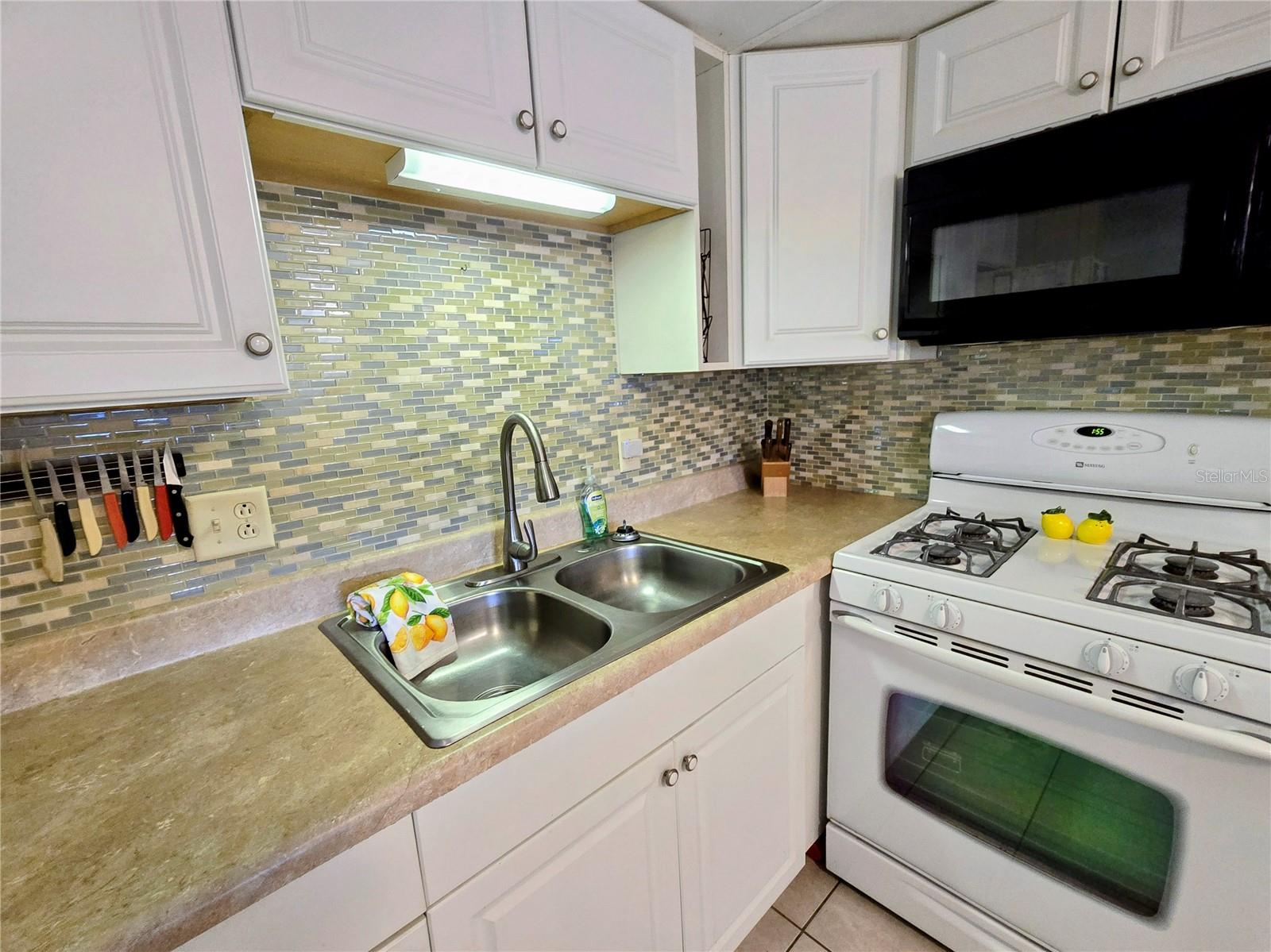 6235 PARKSEND LN — photo 8