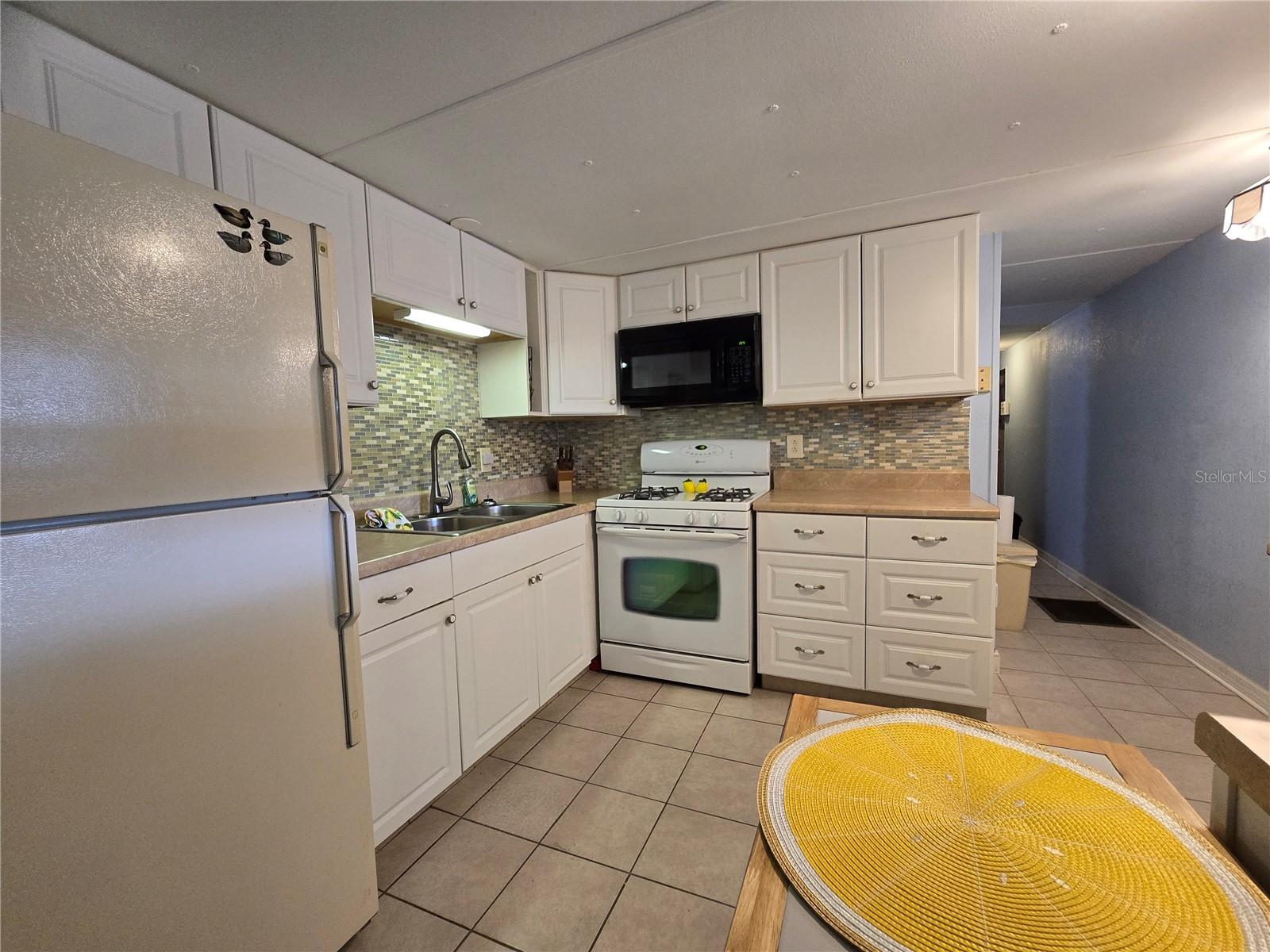 6235 PARKSEND LN — photo 7