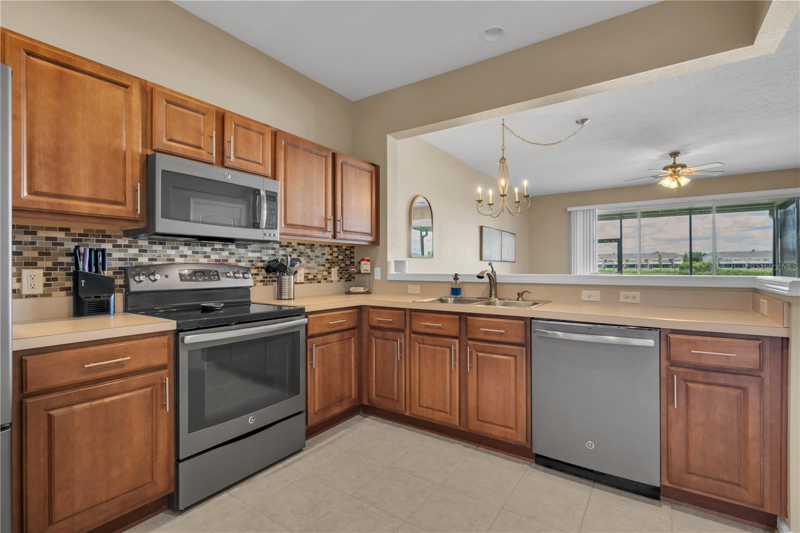 4939 POND RIDGE DR — photo 4