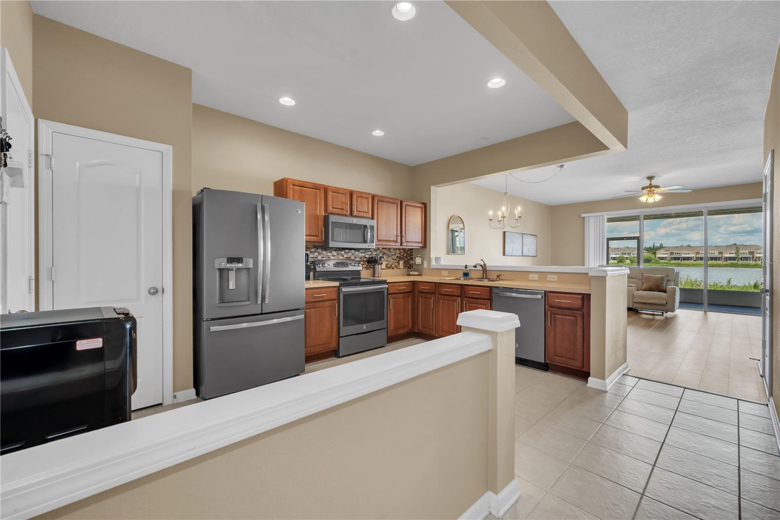 4939 POND RIDGE DR — photo 3