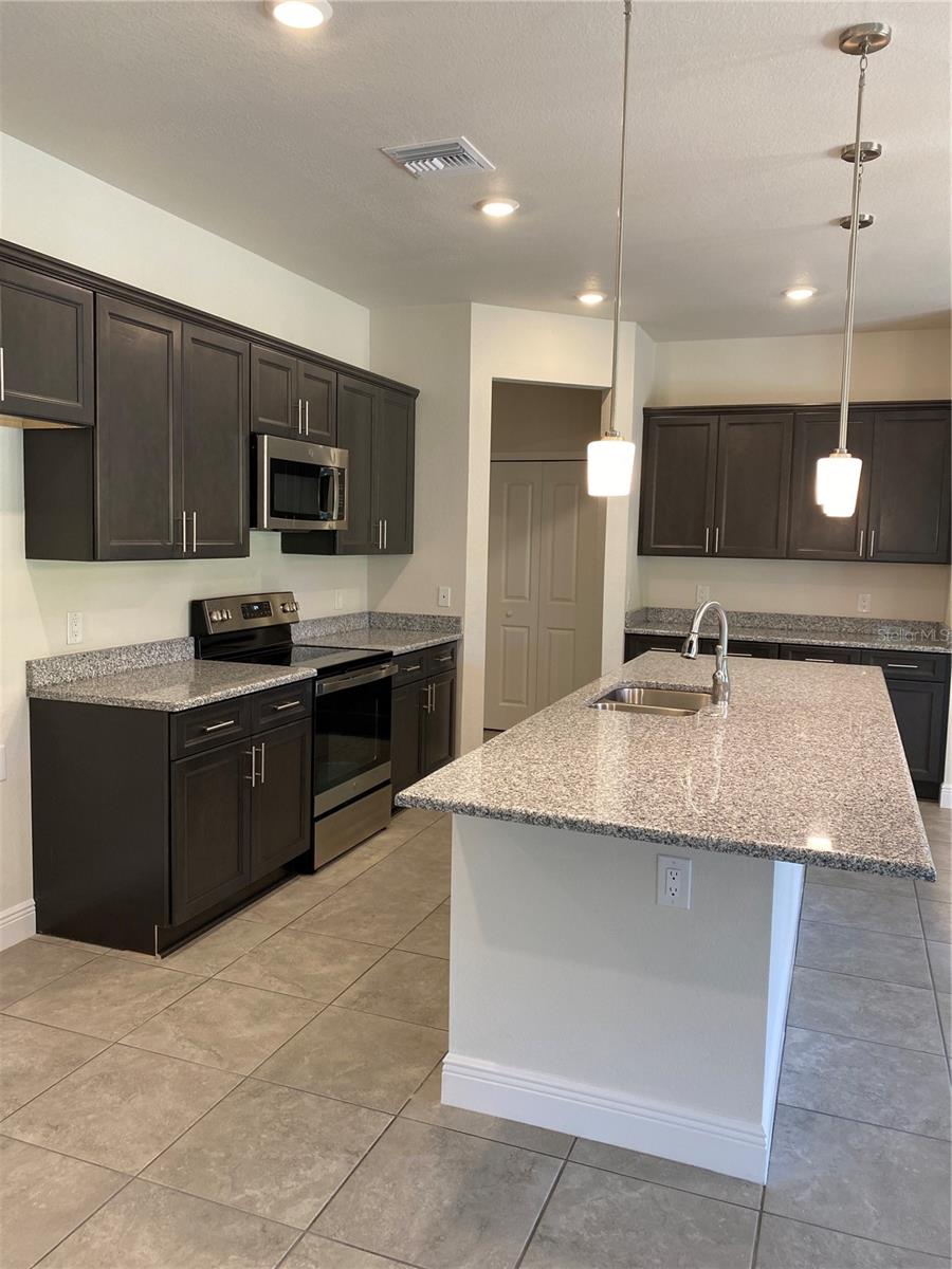 2789 WENONA DR — photo 3