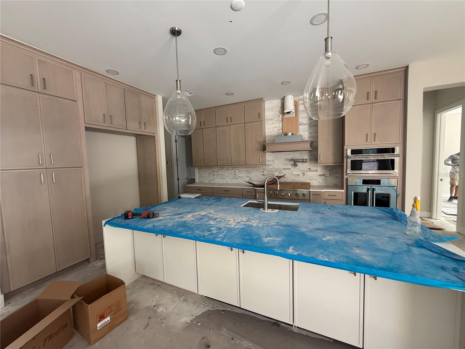 4506 W MELROSE AVE — photo 2