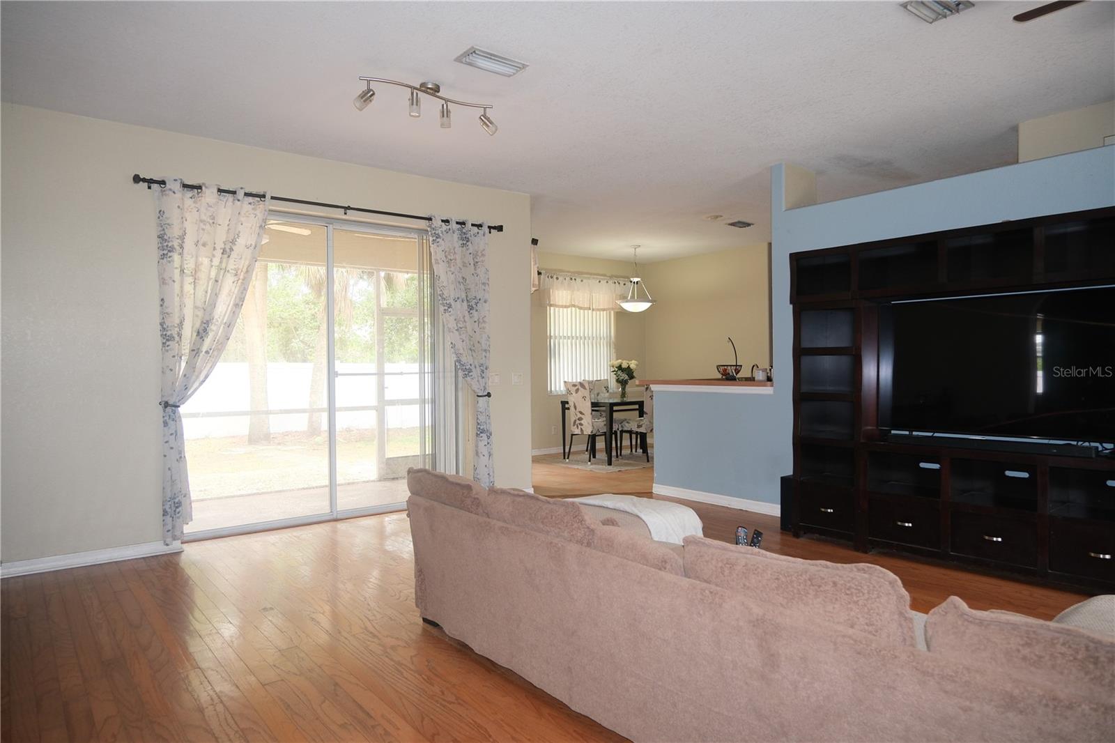 4491 CUTHBERT AVE — photo 2