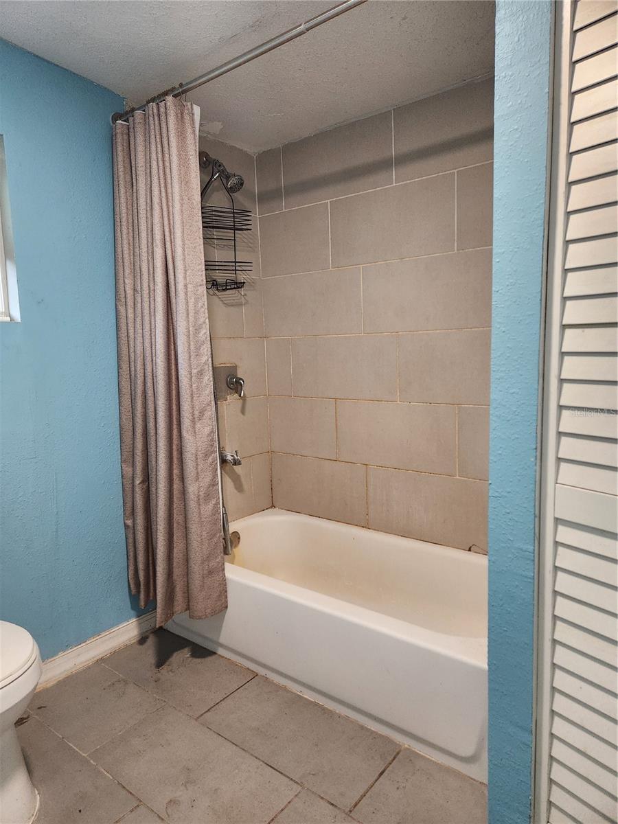 24815 AUDREY RD — photo 17