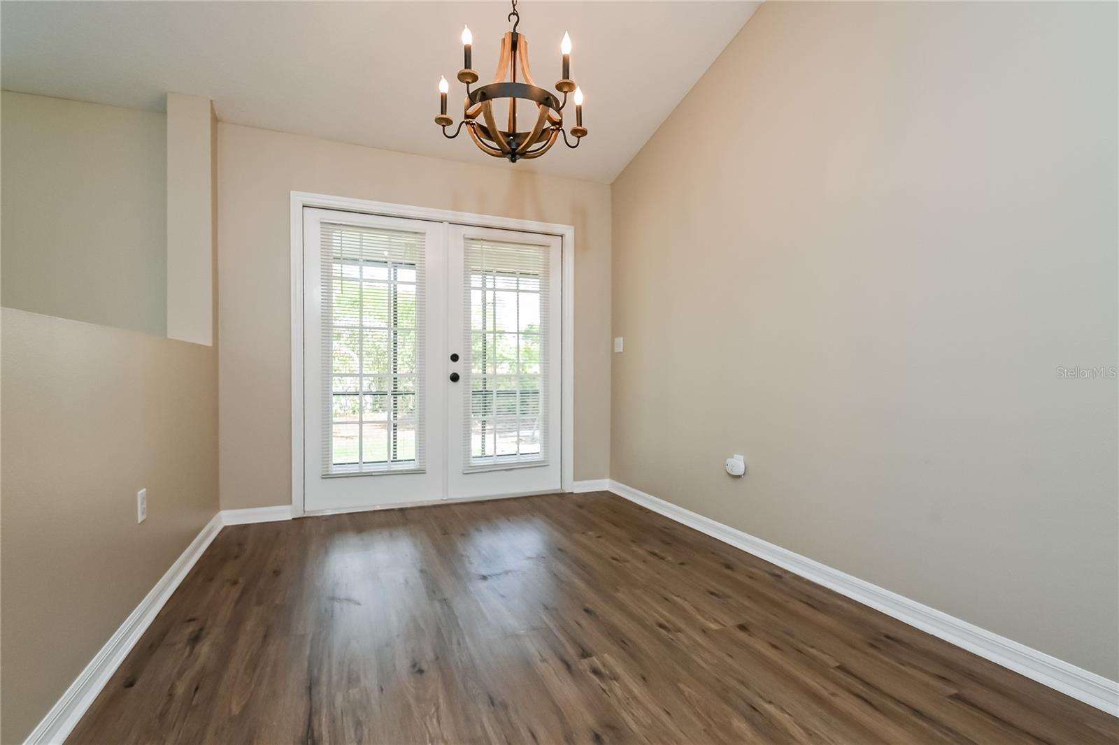 2221 MOUNTAIN MEADOW WAY — photo 11
