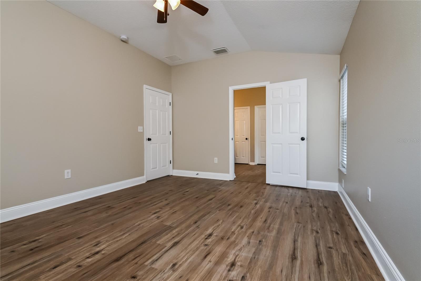 2221 MOUNTAIN MEADOW WAY — photo 4