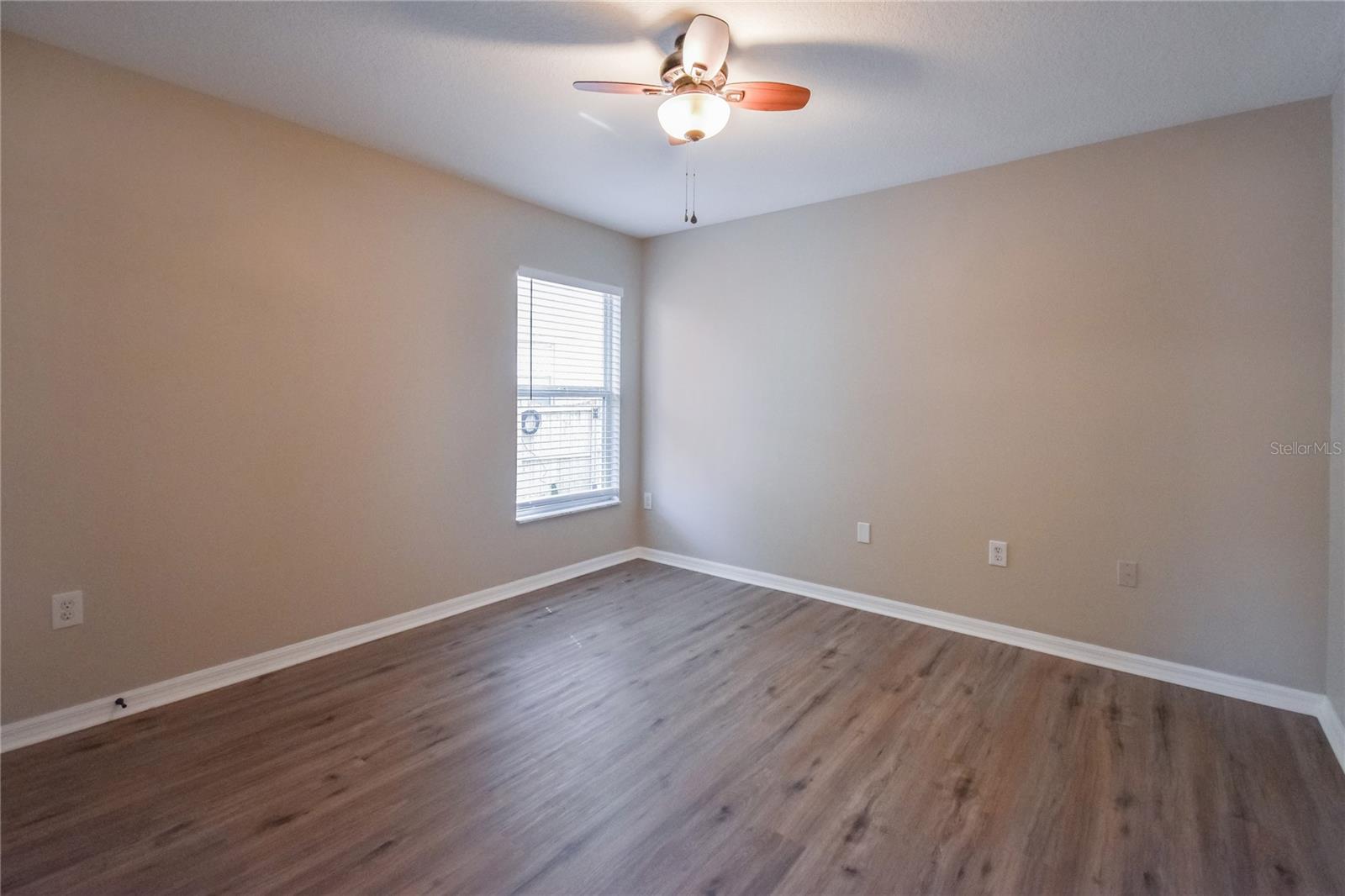 2221 MOUNTAIN MEADOW WAY — photo 16