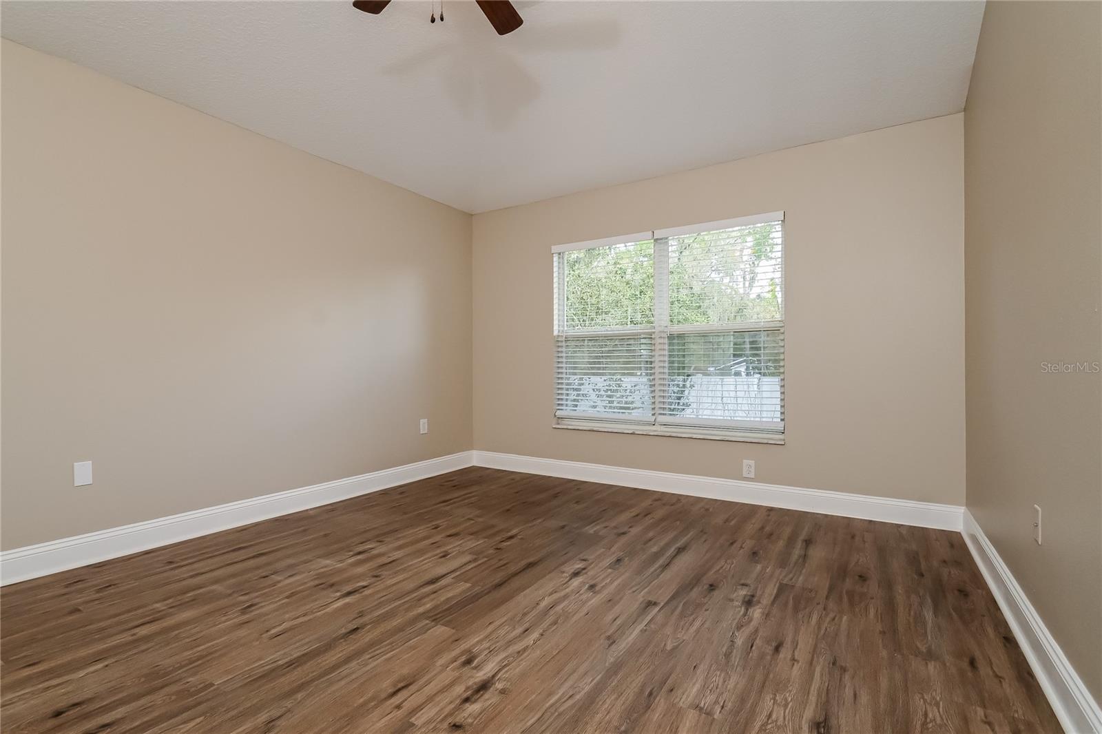2221 MOUNTAIN MEADOW WAY — photo 3