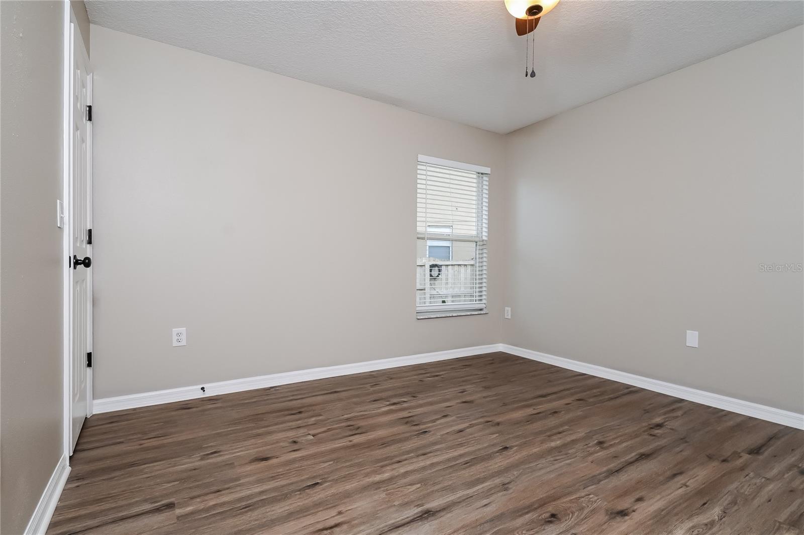2221 MOUNTAIN MEADOW WAY — photo 8