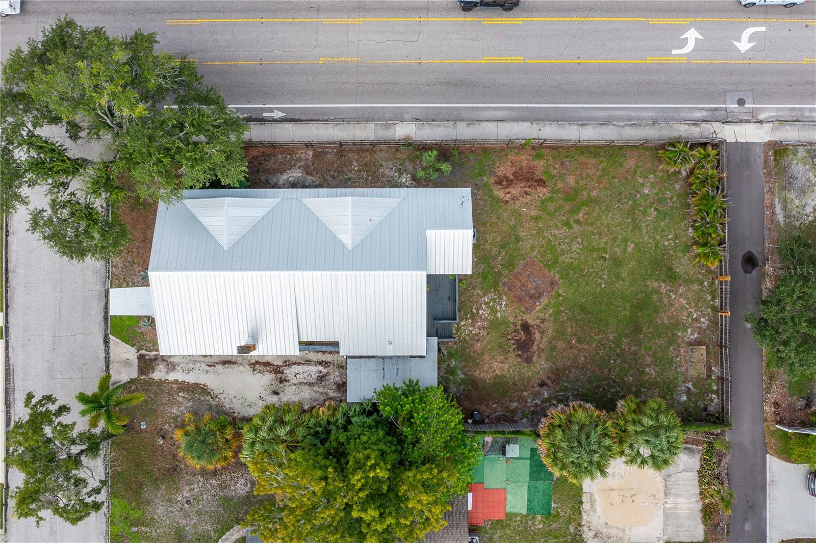 419 W PARK AVE — photo 16