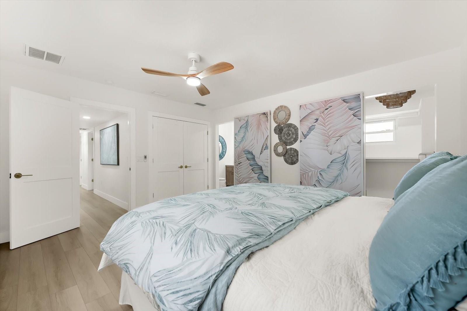 730 BAY ESPLANADE — photo 44