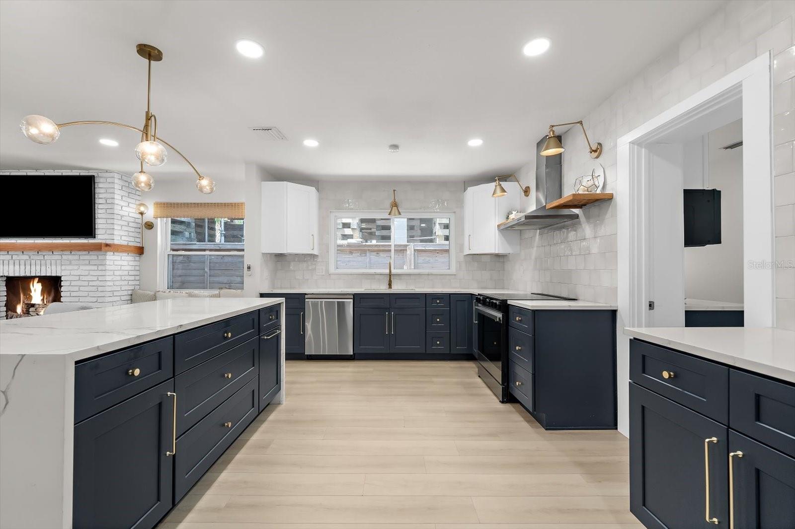 730 BAY ESPLANADE — photo 4