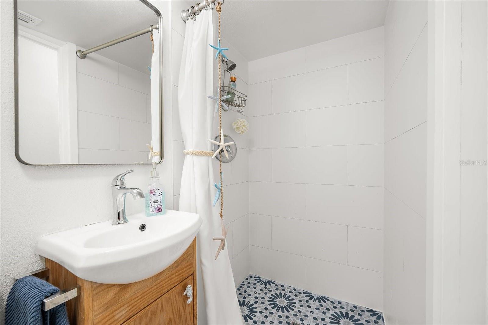 730 BAY ESPLANADE — photo 36
