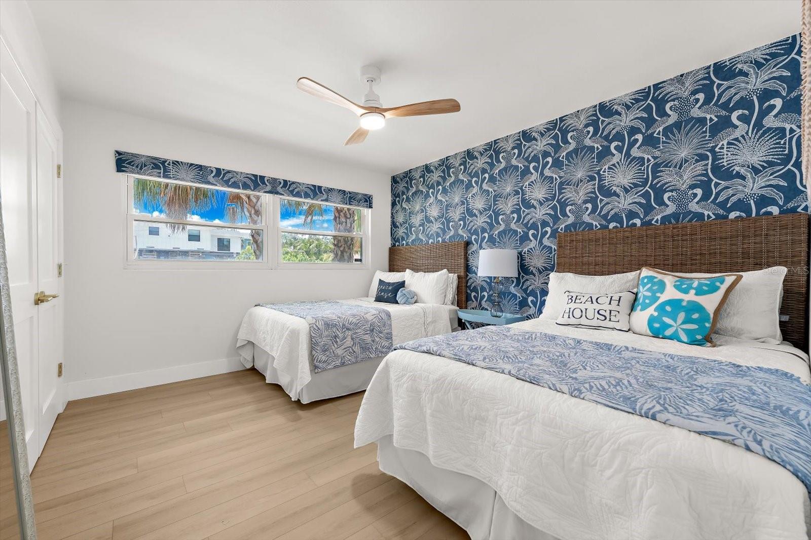 730 BAY ESPLANADE — photo 39