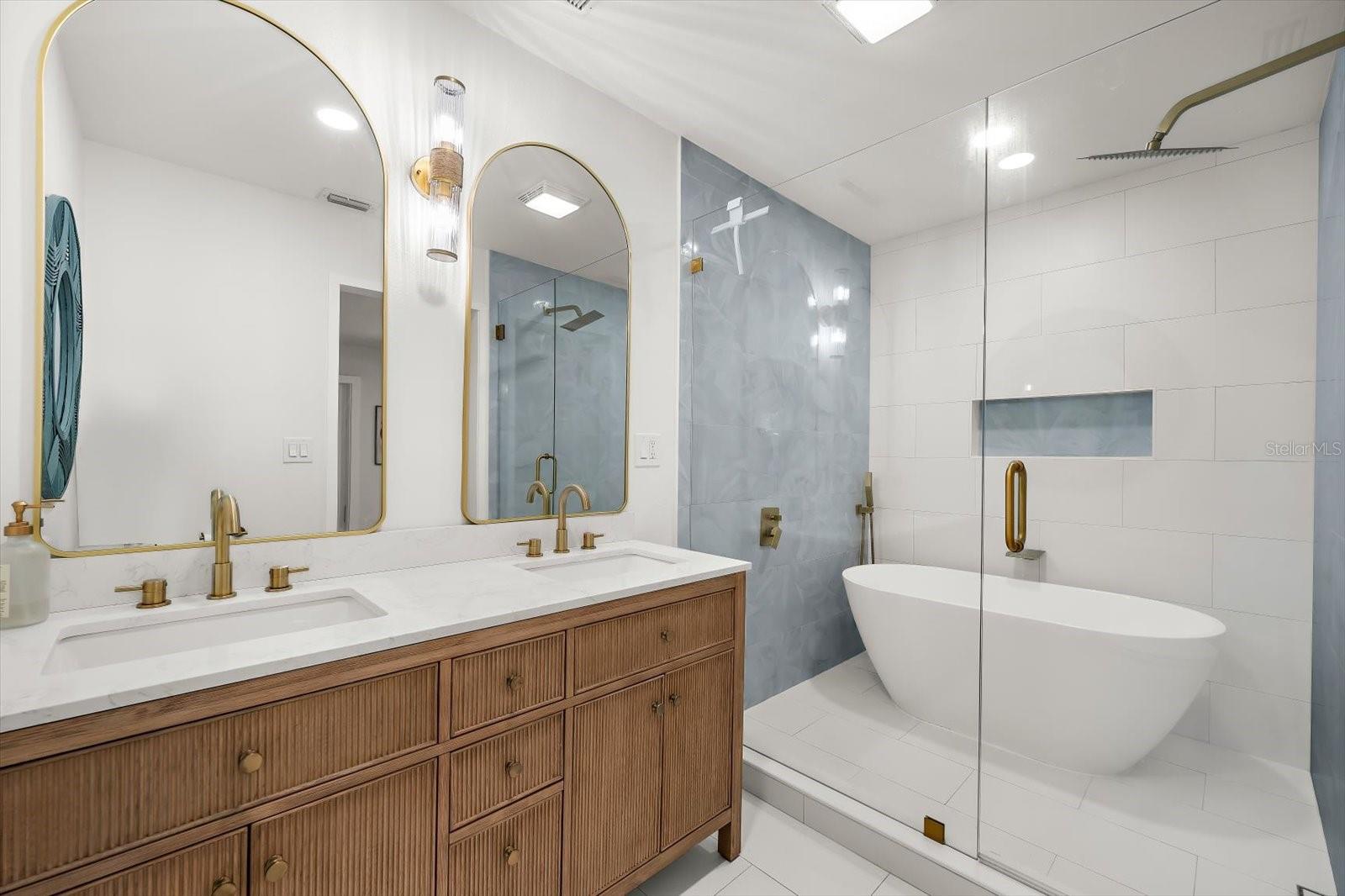 730 BAY ESPLANADE — photo 46