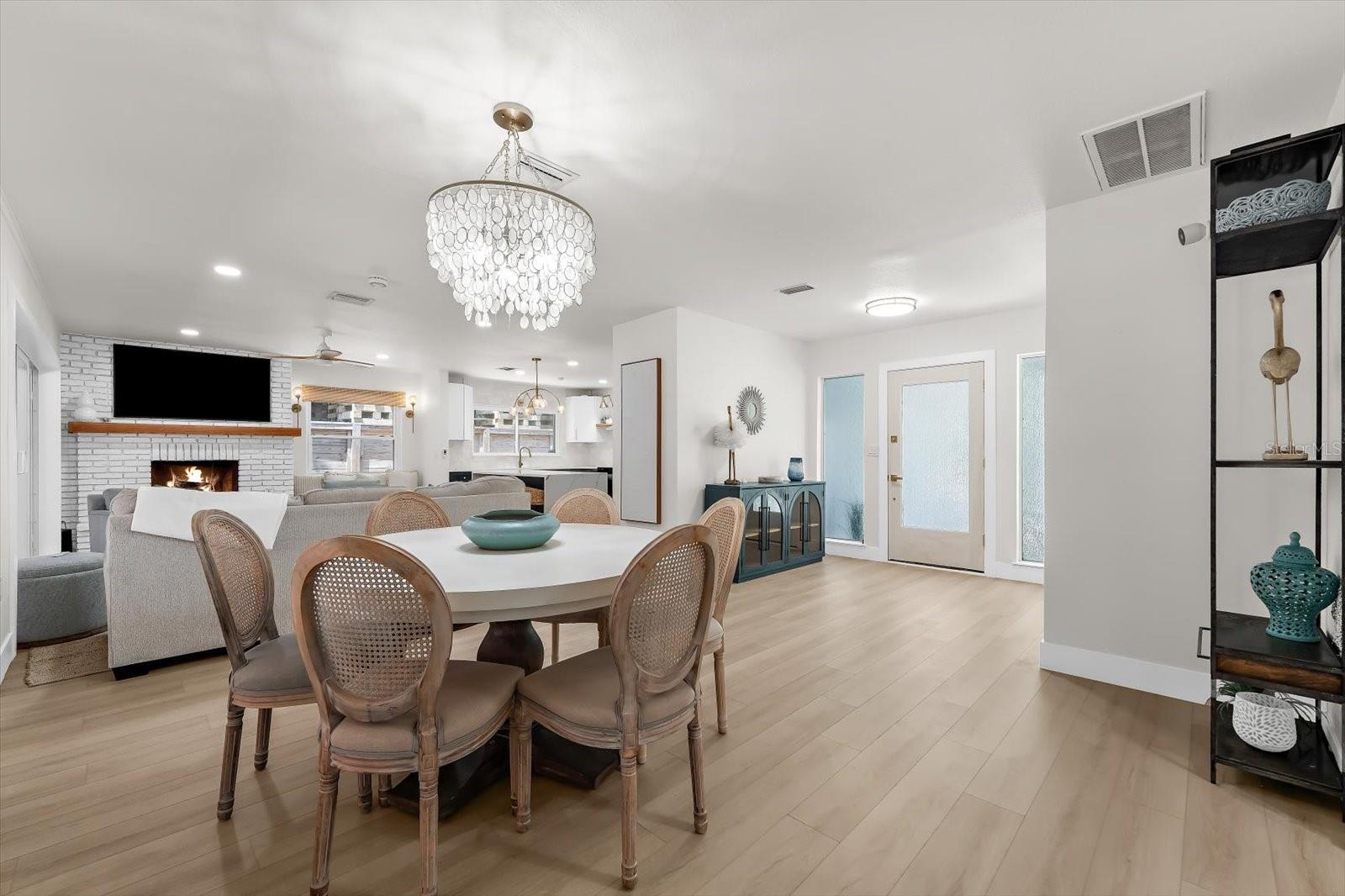 730 BAY ESPLANADE — photo 19