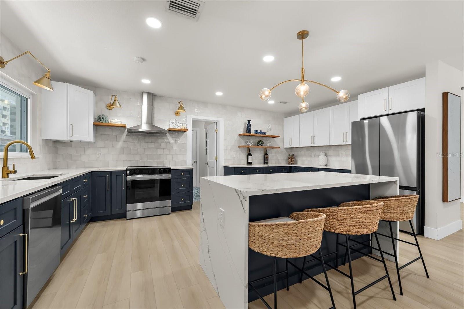 730 BAY ESPLANADE — photo 32