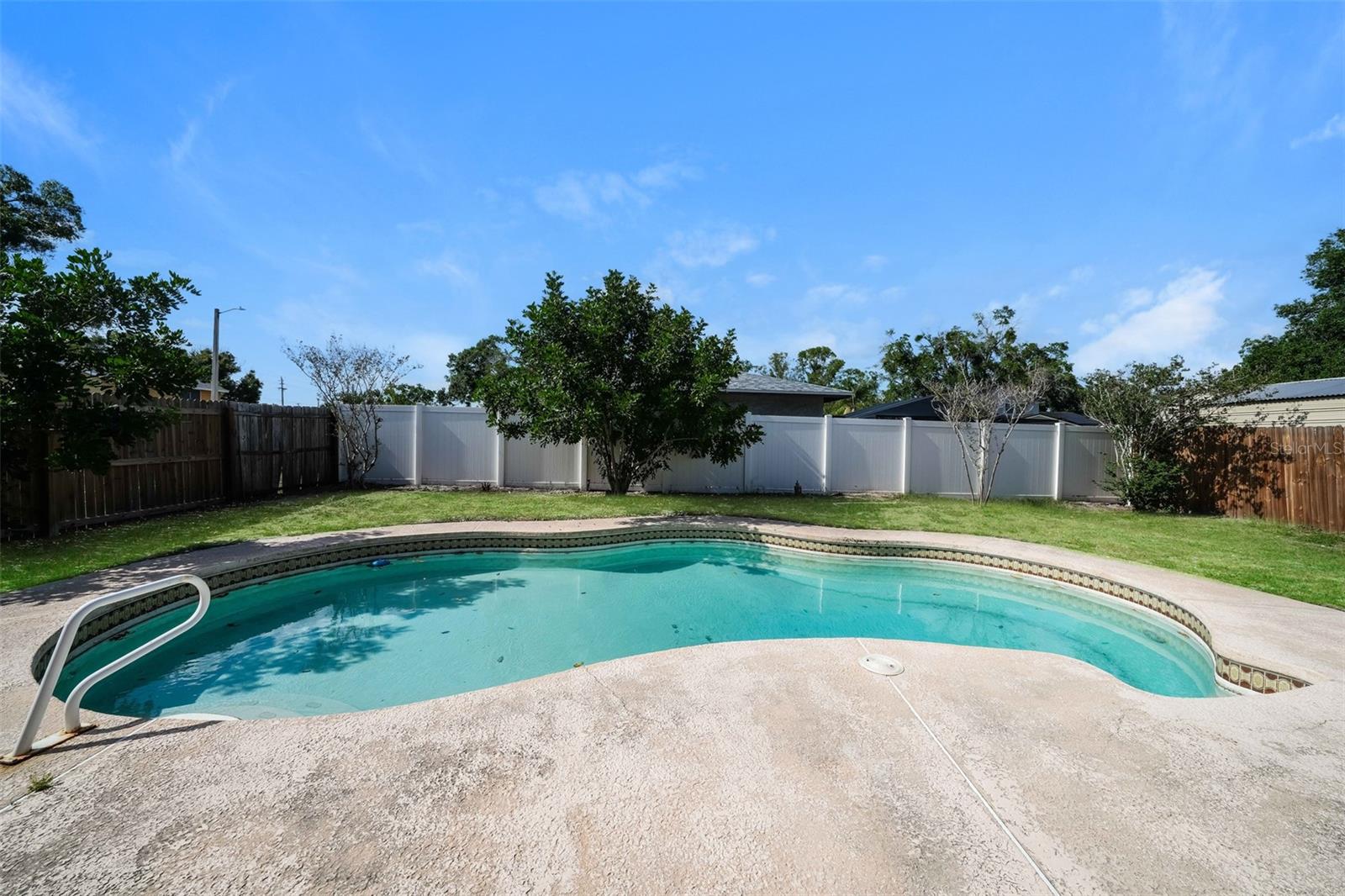 8229 MALVERN CIR — photo 19