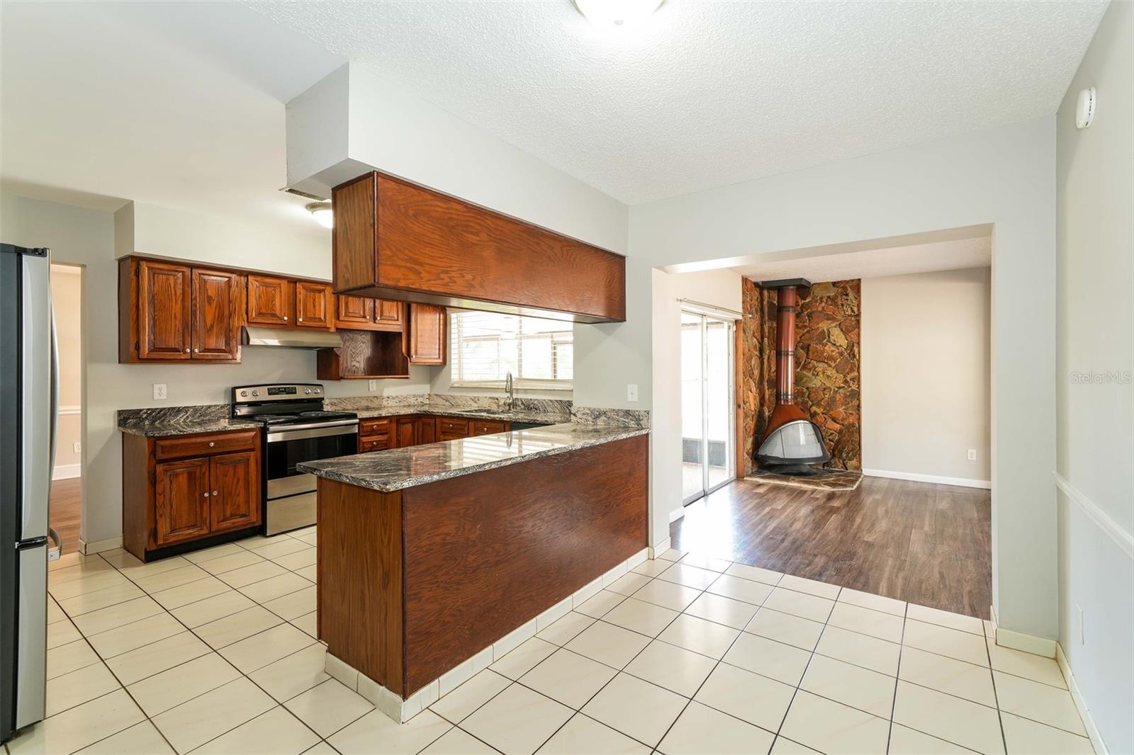 8229 MALVERN CIR — photo 10