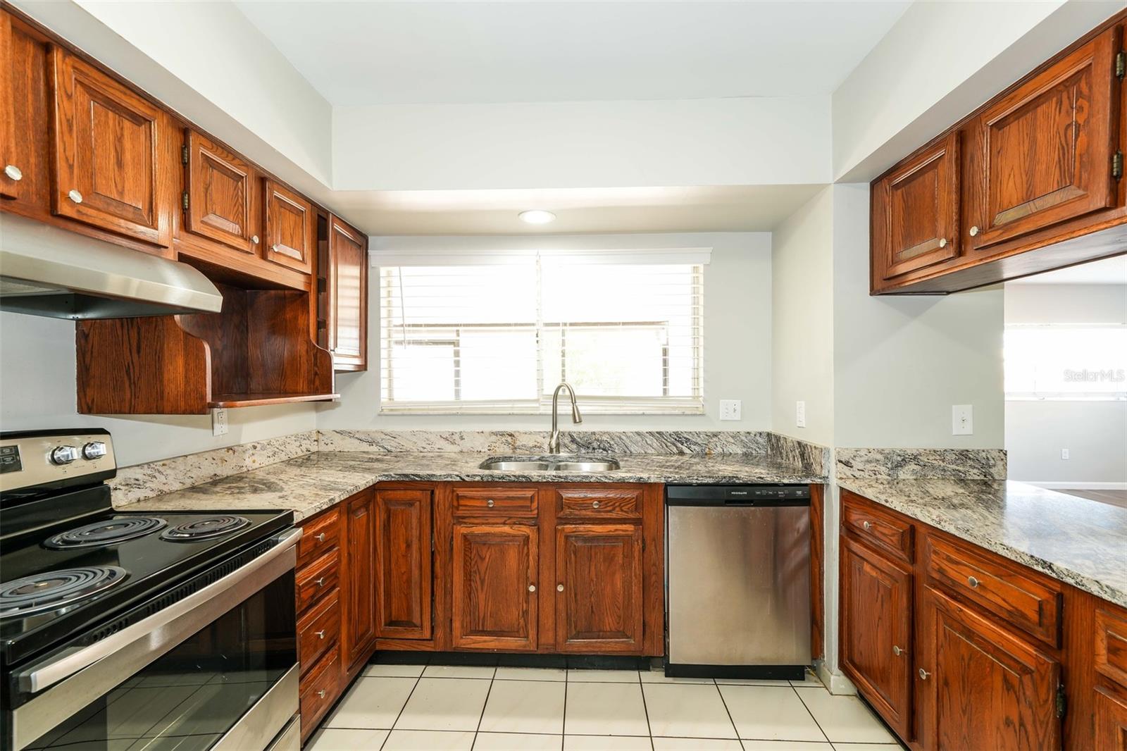8229 MALVERN CIR — photo 9
