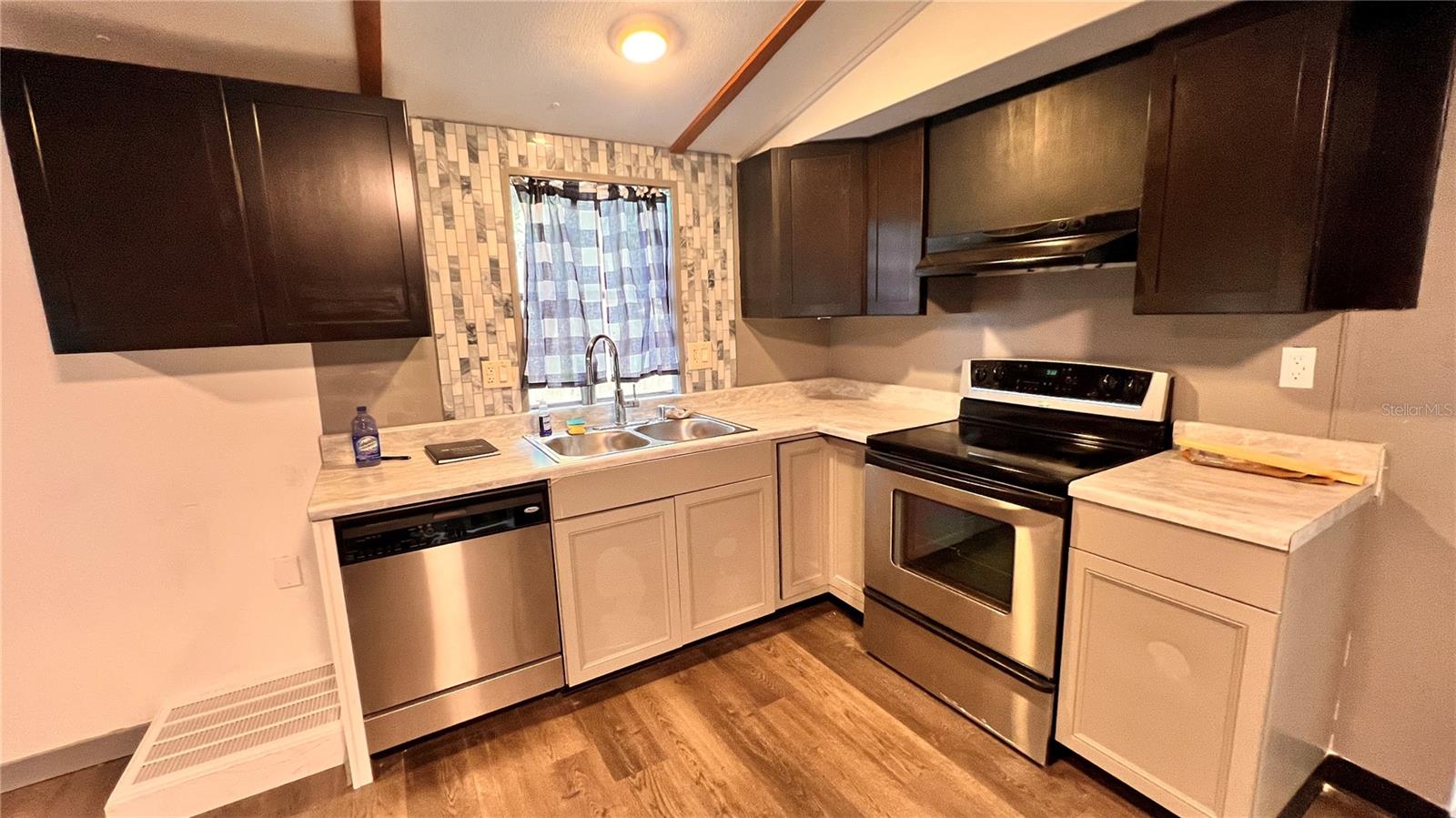 4228 ATHENS AVE — photo 3