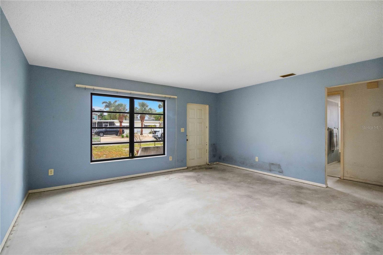 306 PALM AVE — photo 9
